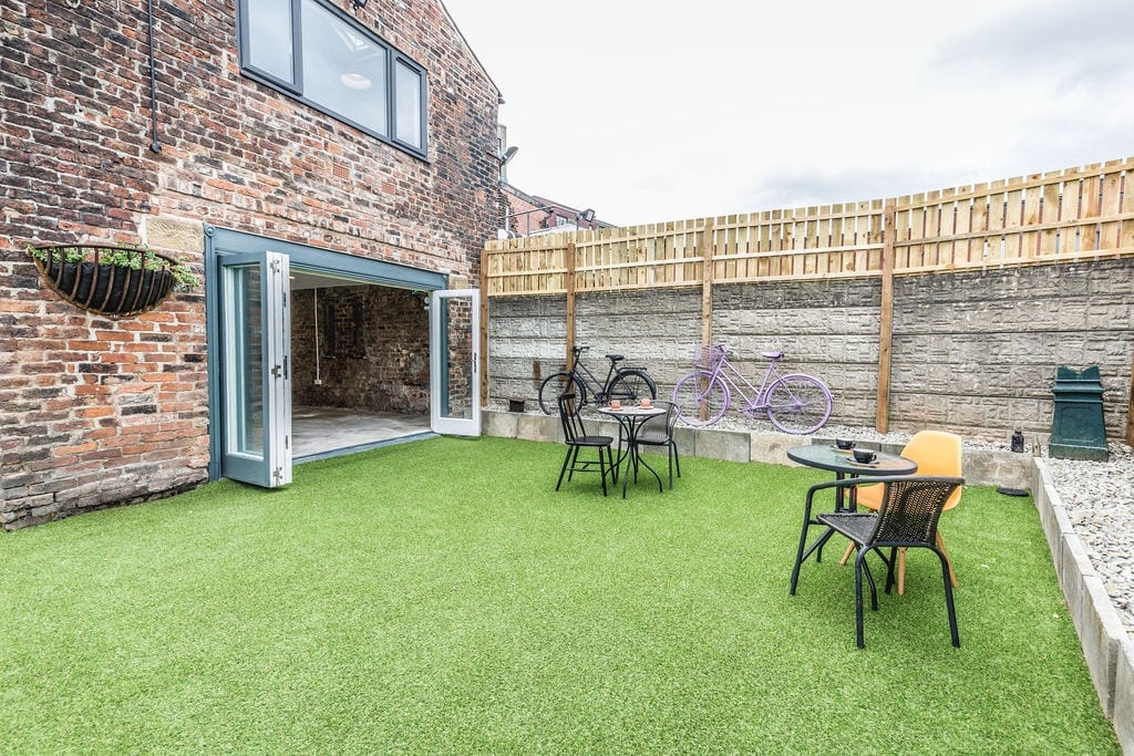 Isaacs Yard, Newtons